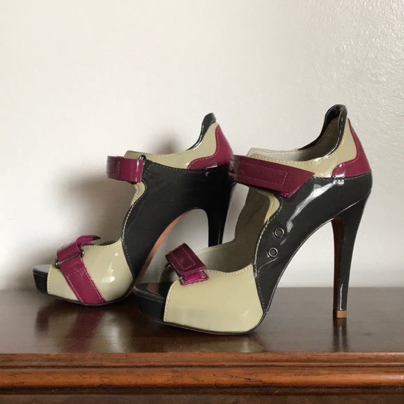 Pumps - Picture 2 of 4